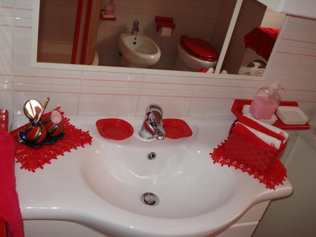 L'Aurora Viola Bed & Breakfast Carbonia Bilik gambar